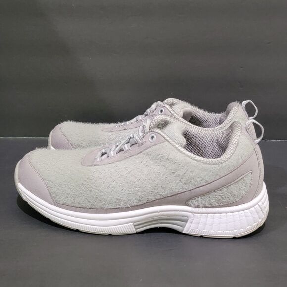 Athletic_Shoes
